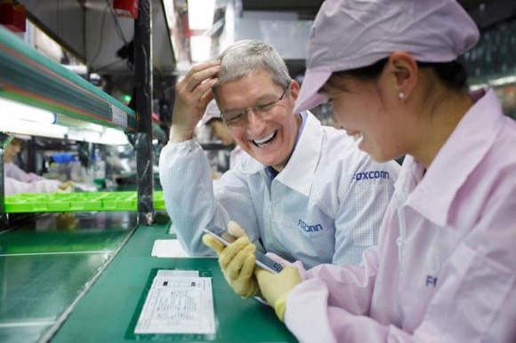 Tim Cook visita las fábricas de Foxconn en China