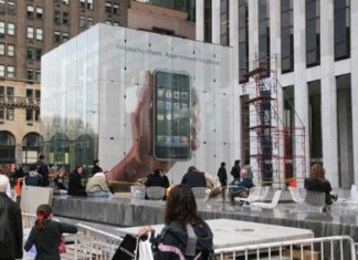 Anuncio de iPhone en la 5ta avenida
