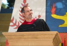 Steve Jobs en el famoso discurso motivacional en la Universidad de Stanford