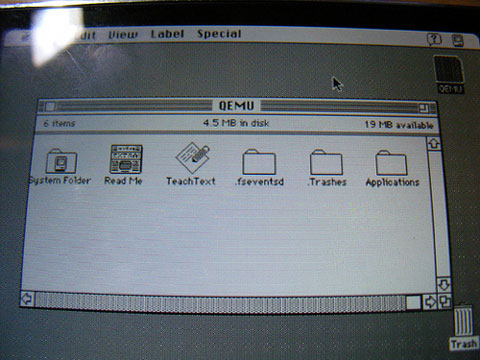 System 7 en el iPhone con QEMU