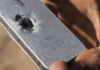iPhone destruído por un disparo