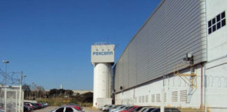 Entrada a las fábricas de Foxconn en Brasil