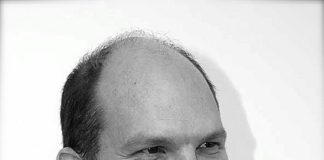 Apple ficha a William Stasior para dirigir Siri