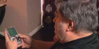 Wozniak jugando a la Gameboy