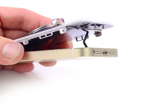 Abriendo el iPhone 5S