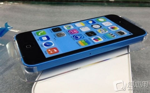 Supuesto iPhone 5C en color azul