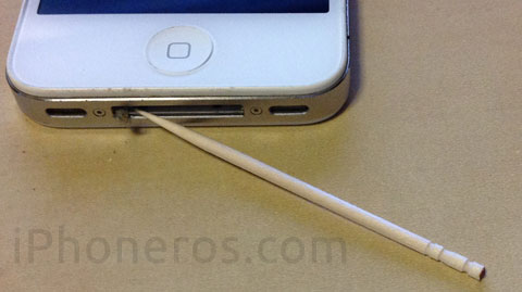 a lo largo Bloquear temblor Cómo limpiar la suciedad de los orificios del iPhone fácilmente | iPhoneros