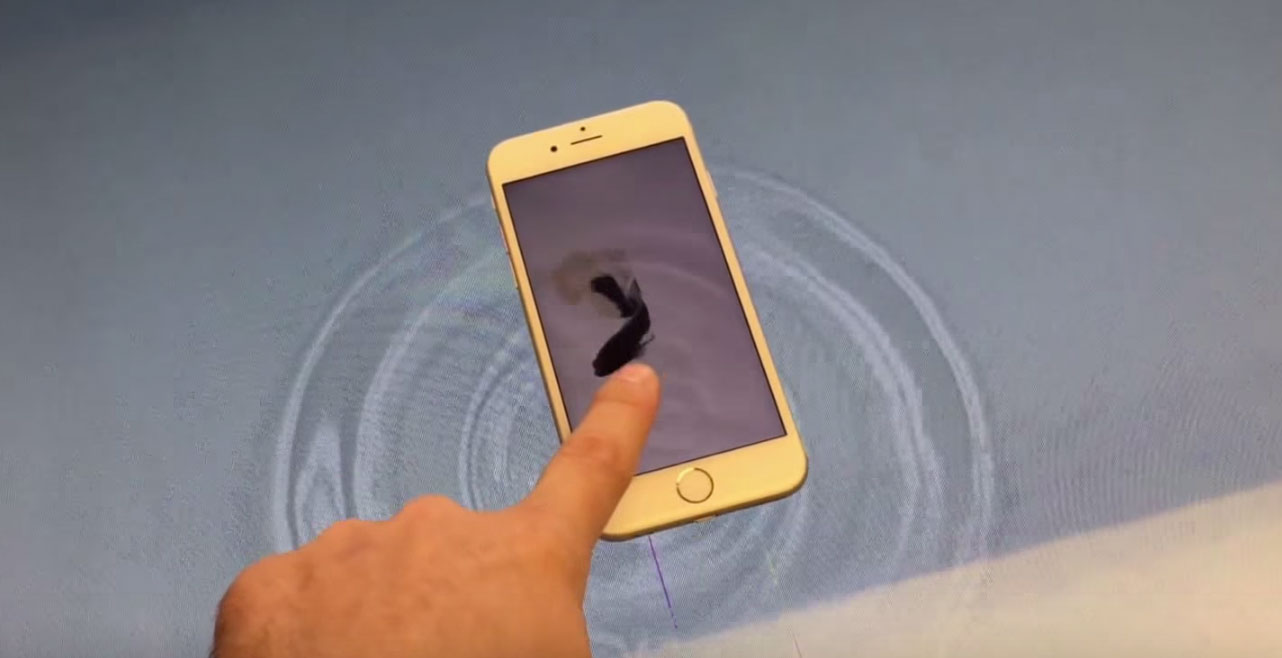 Creando ondas en el agua bajo el iPhone 6S con 3D Touch