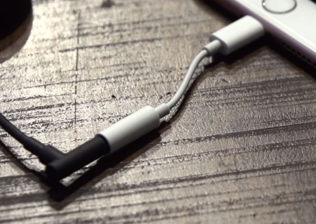 Supuesto adaptador Lightning minijack para auriculares de Apple