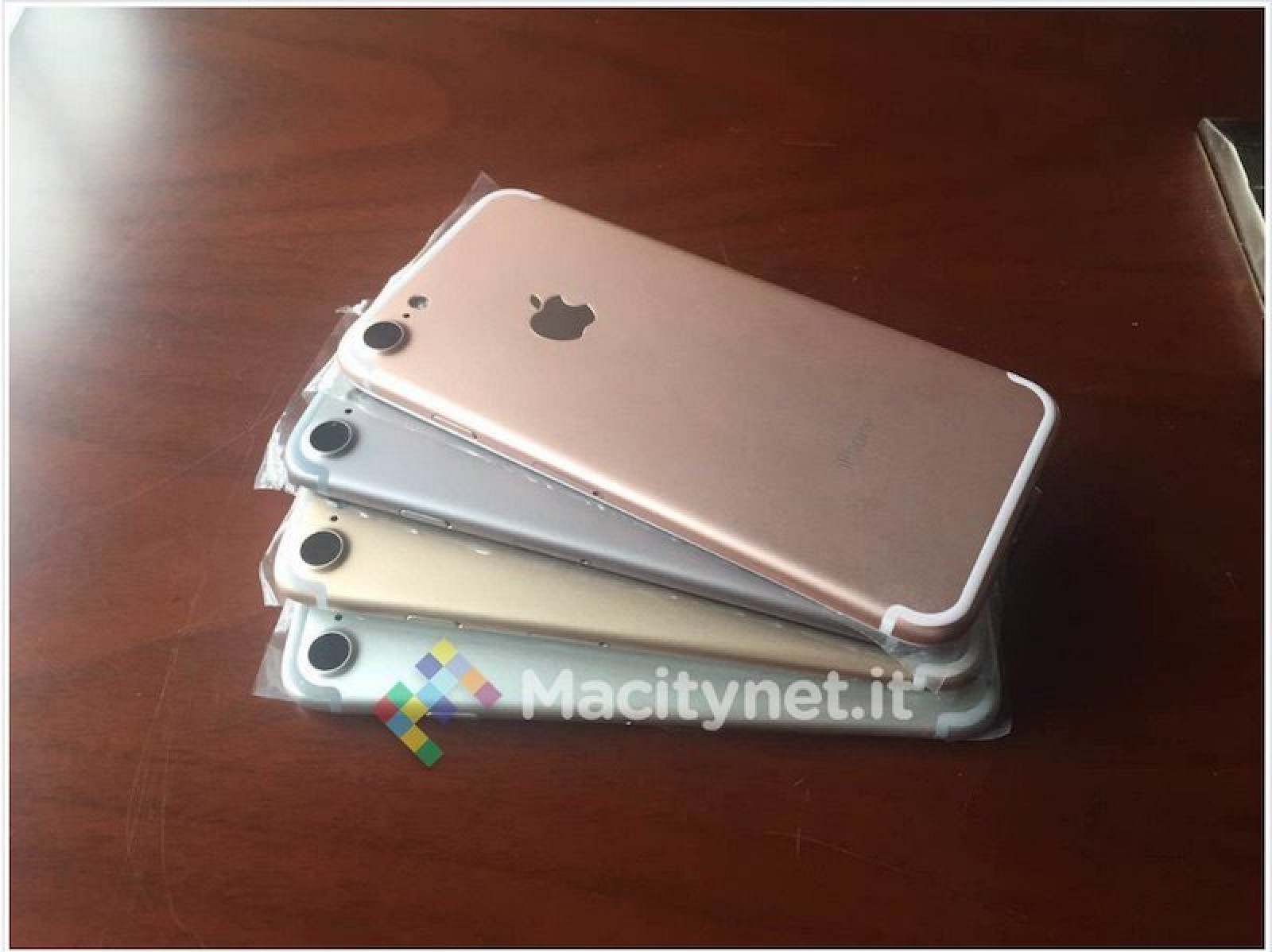 Supuesta carcasa trasera del iPhone 7 en varios colores