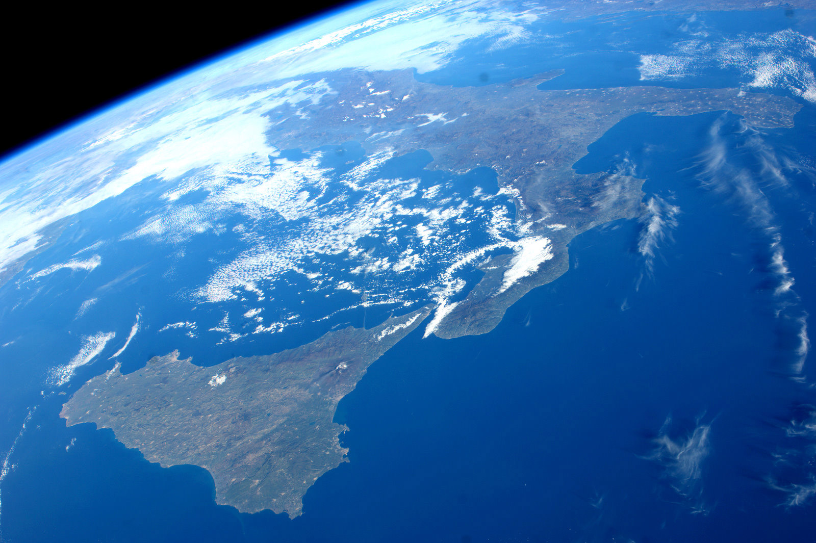 Fondo de pantalla de Sicilia desde el Espacio
