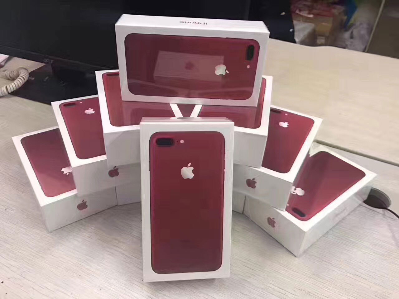 iPhone 7 (PRODUCT)RED saliendo de China