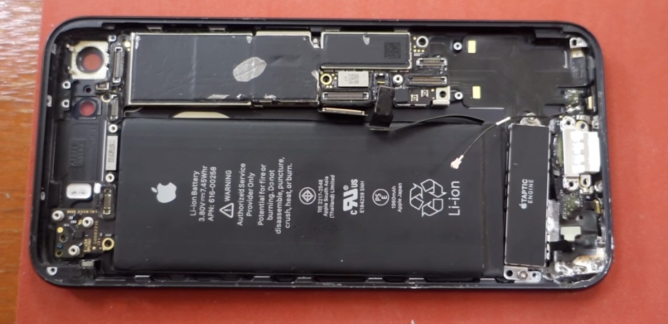 iPhone 7 modificado con minijack