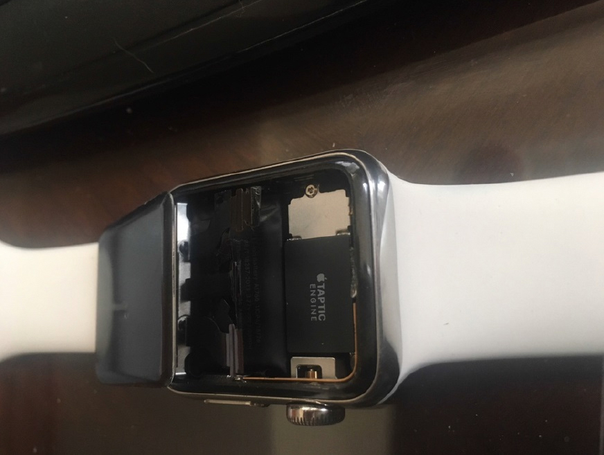 Apple Watch con pantalla caída