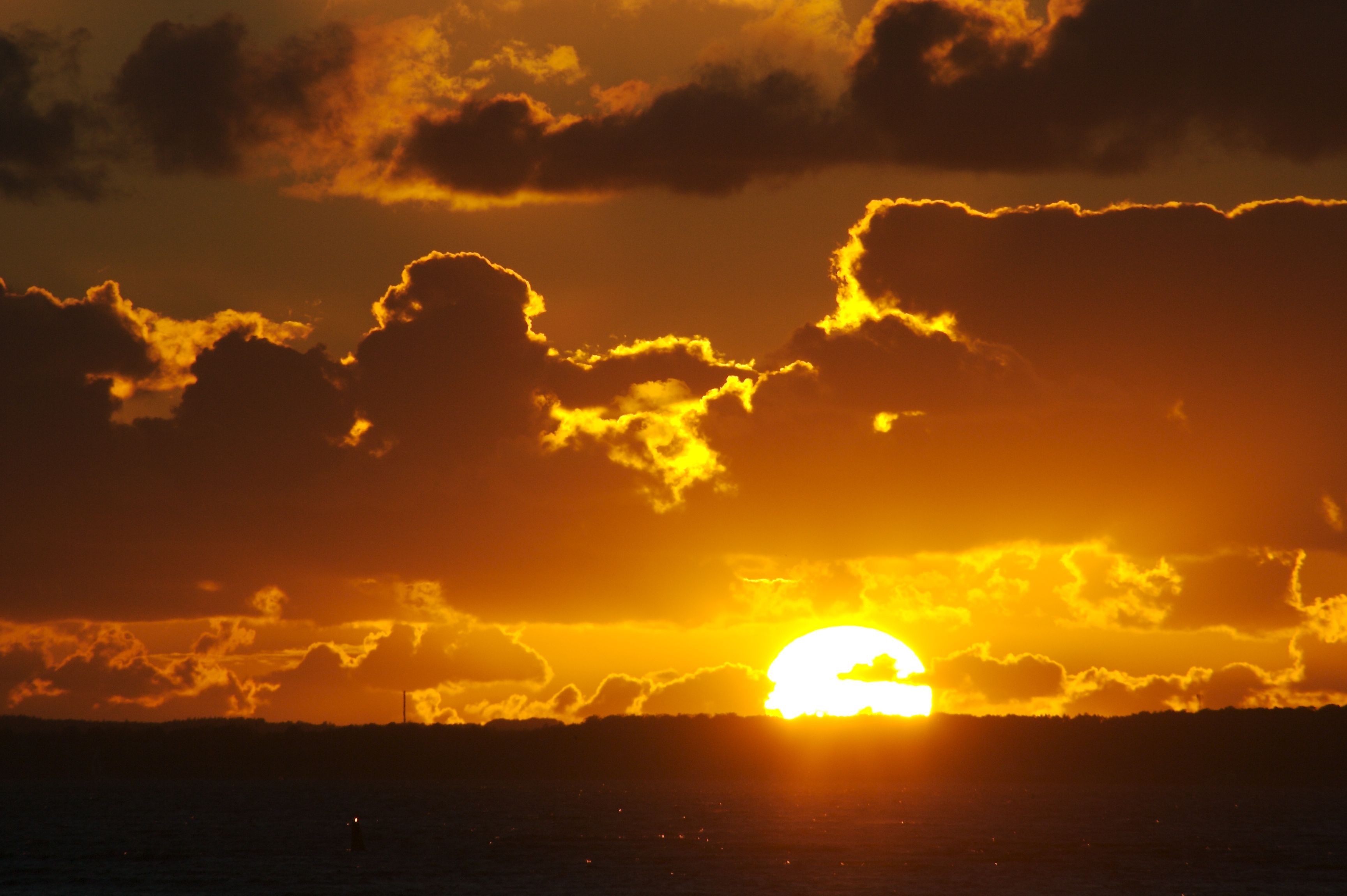 Fondo de pantalla semanal: Puesta de Sol en el estrecho de Øresund |  iPhoneros