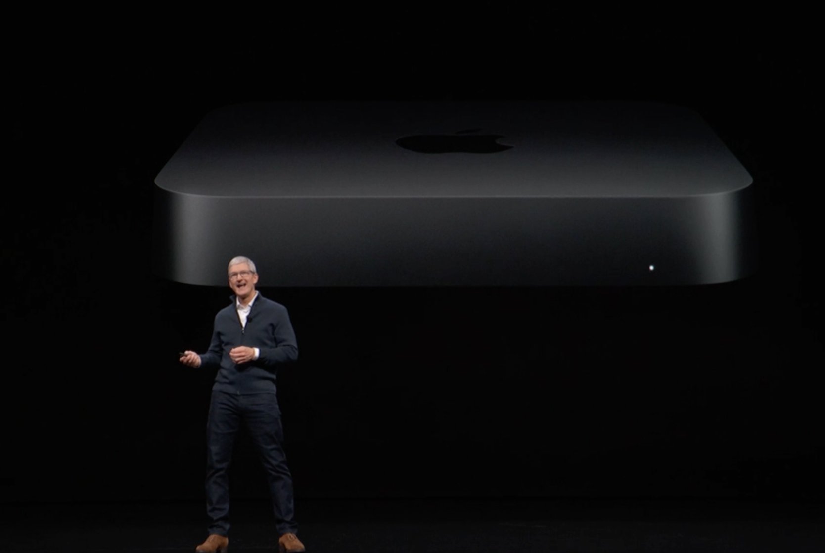 Tim Cook con el nuevo Mac mini