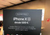 iPhone XR promocionado en una Apple Store con un descuento entregando un iPhone antiguo