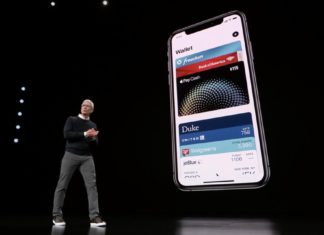 Tim Cook delante de un iPhone con Apple Pay