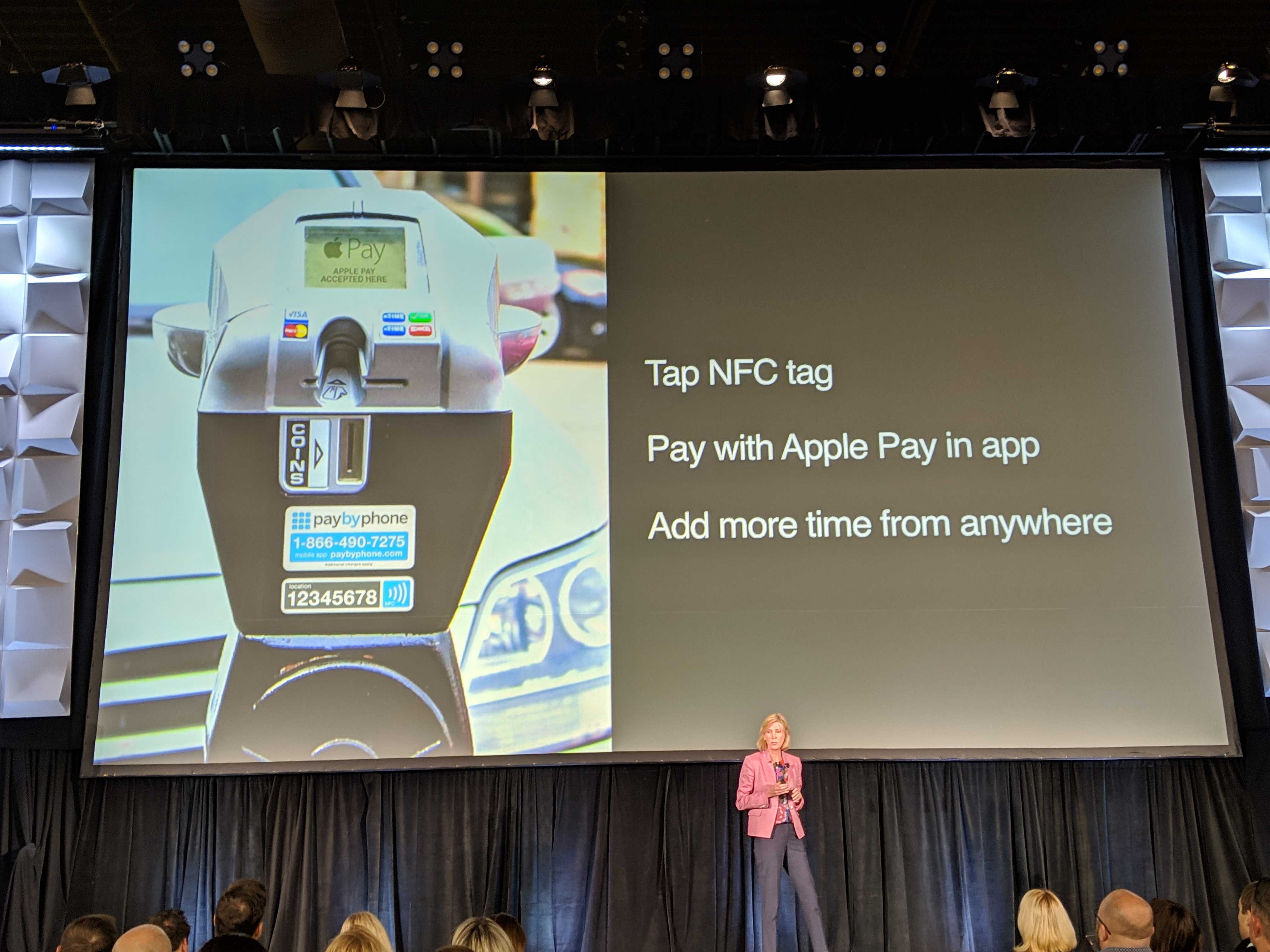 Jennifer Bailey presentando mejoras de Apple Pay en Las Vegas