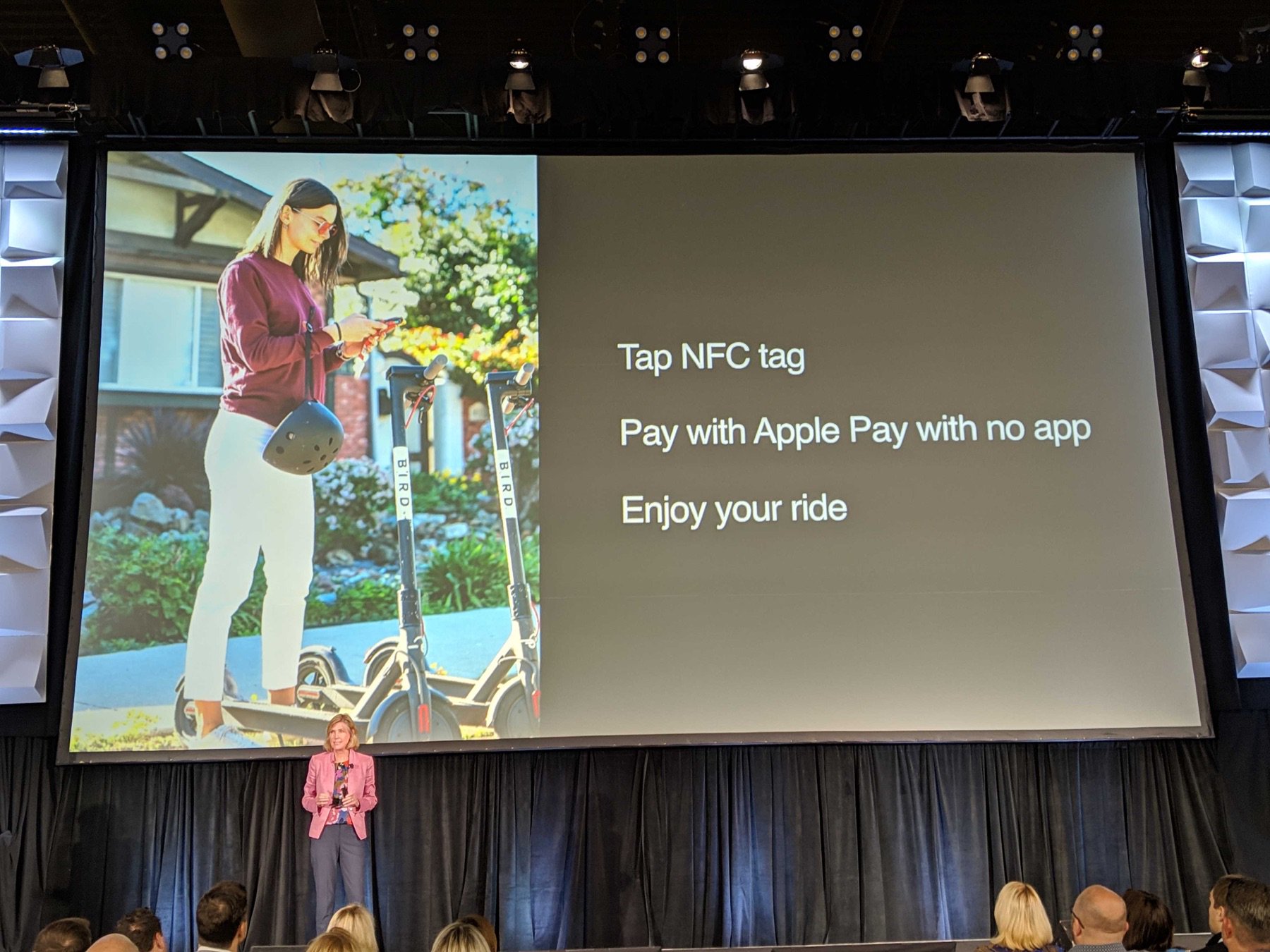 Jennifer Bailey presentando mejoras de Apple Pay en Las Vegas