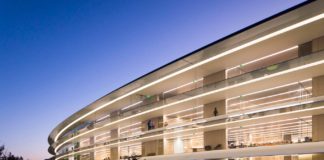 Oficinas de Apple en el Apple Park, por la noche