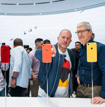 Jony Ive y Tim Cook tras la presentación del iPhone XR en septiembre de 2018