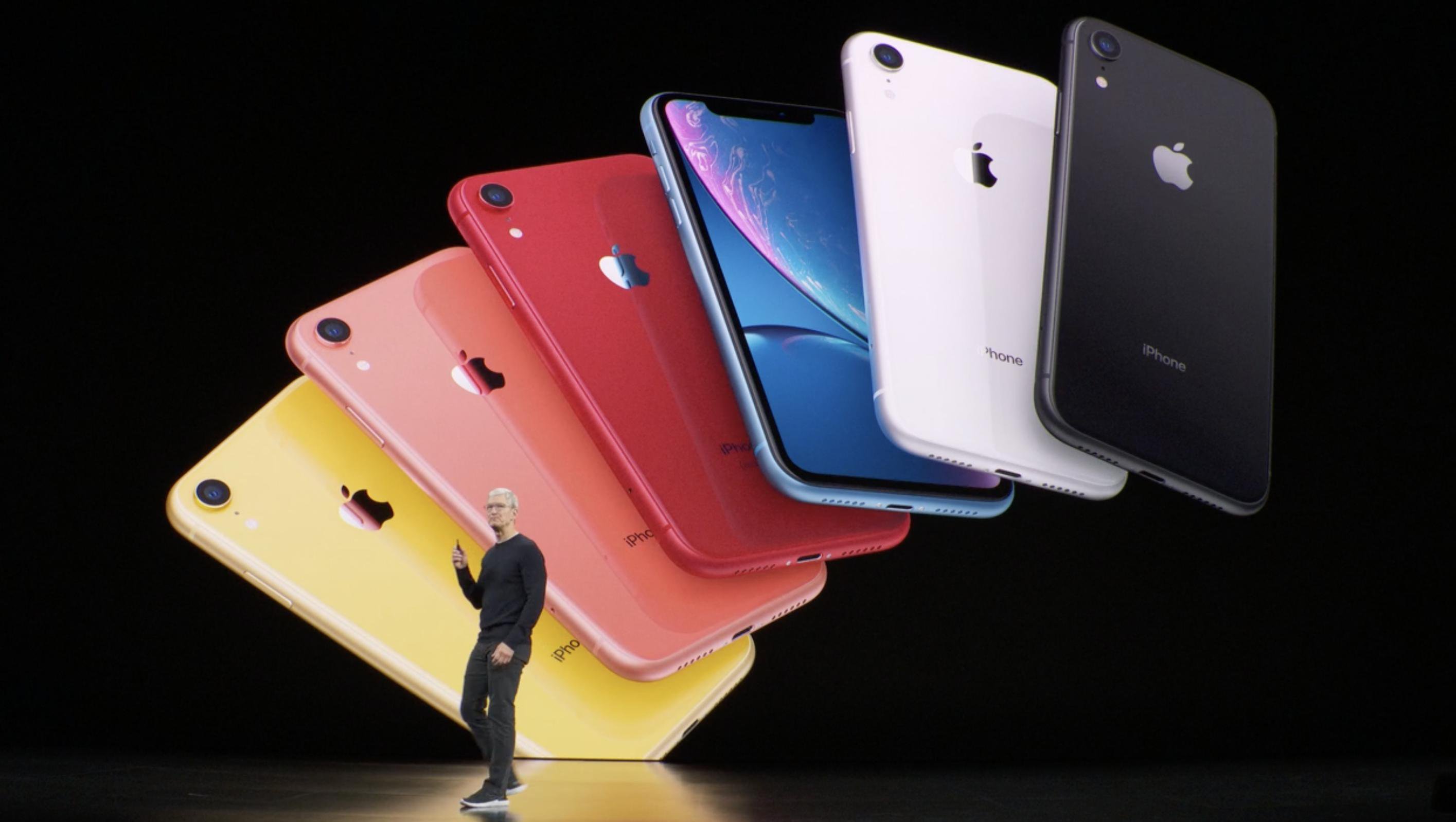 Keynote Septiembre 2019: Tim Cook delante del iPhone XR en todos sus colores