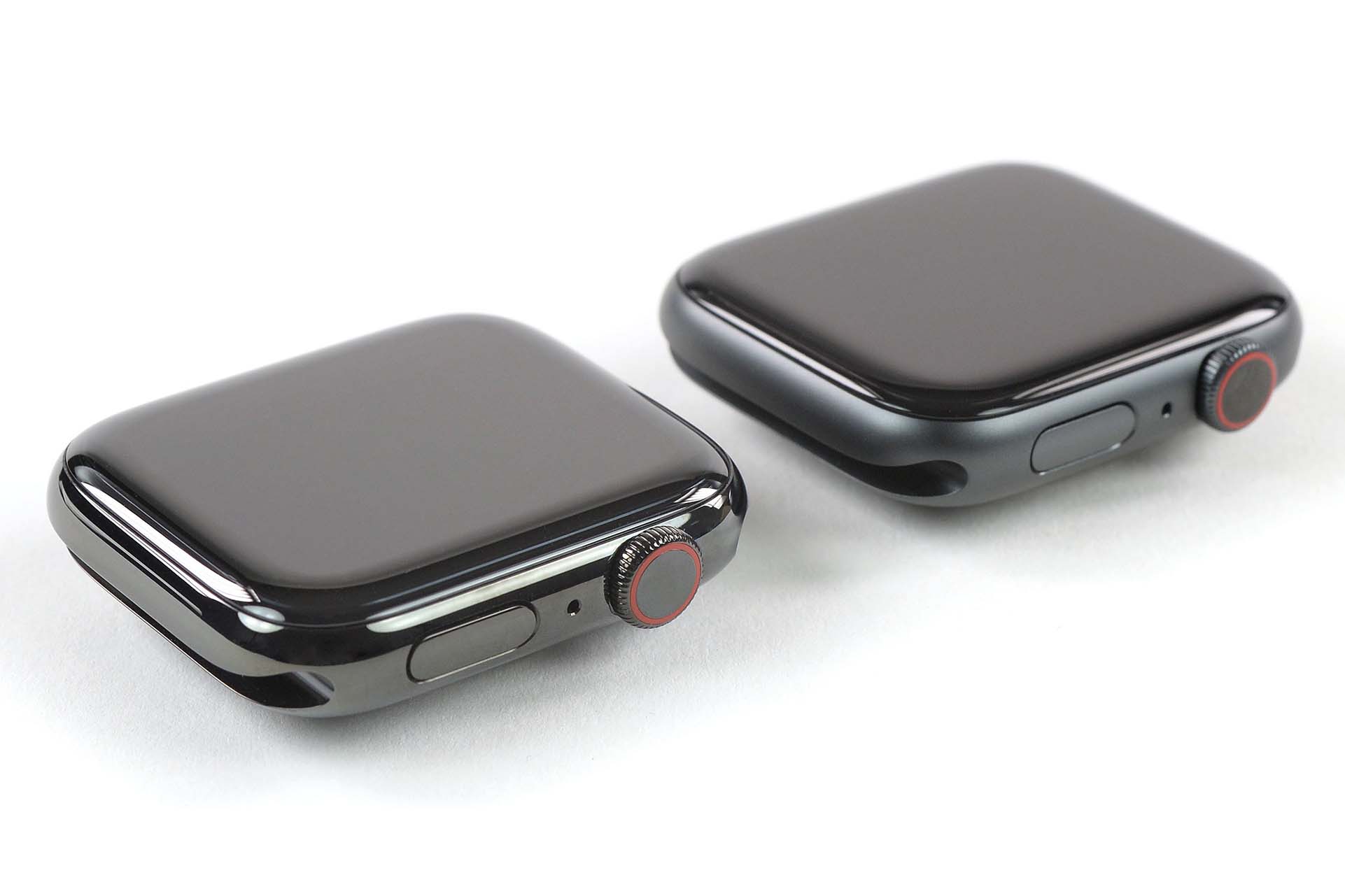 Apple Watch series 4 (derecha) y series 5 (izquierda) comparados