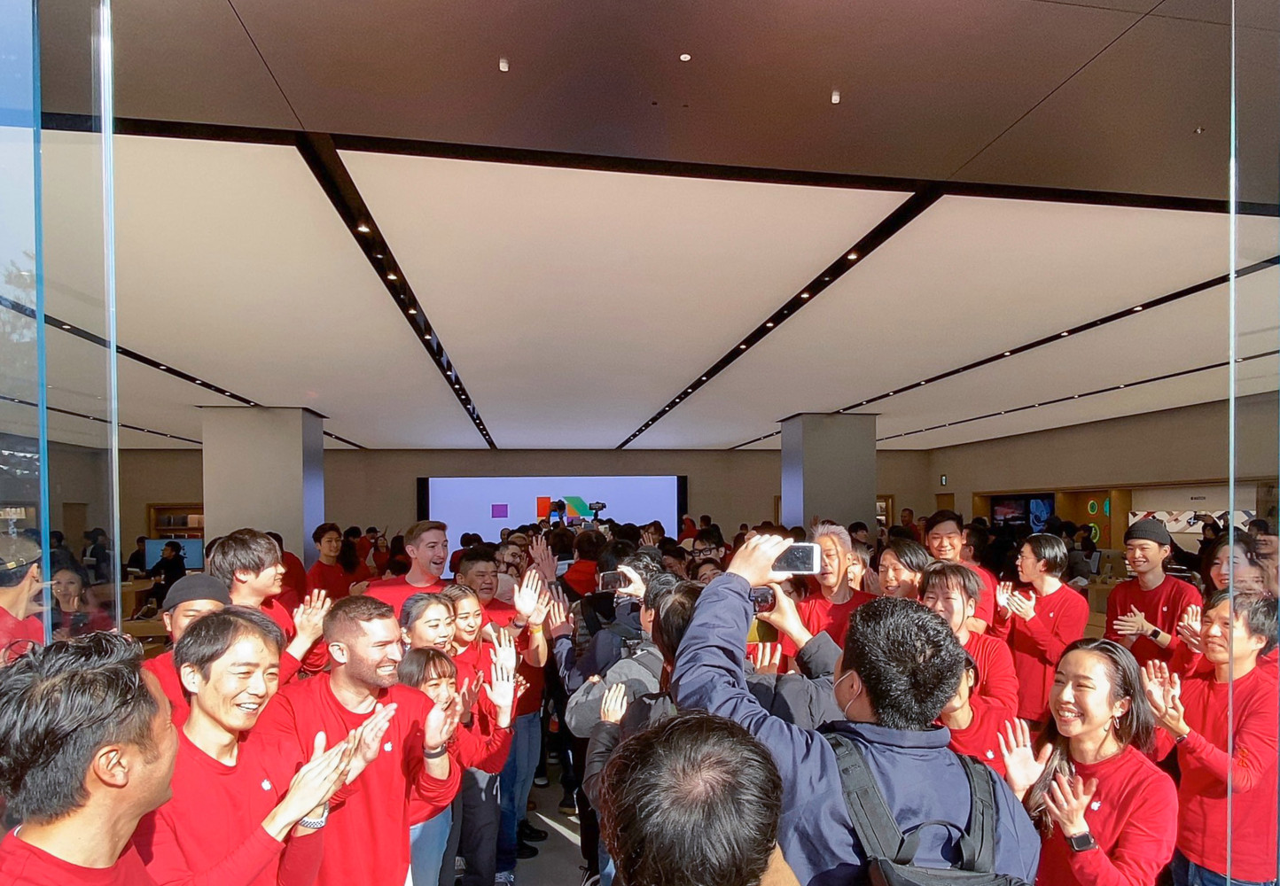 Inauguración de la Apple Store de Kawasaki