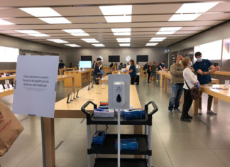 Apple Store de Leganés con acceso restringido durante los días de la pandemia de COVID-19