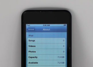 Prototipo de iPod touch de primera generación en acabado negro brillante
