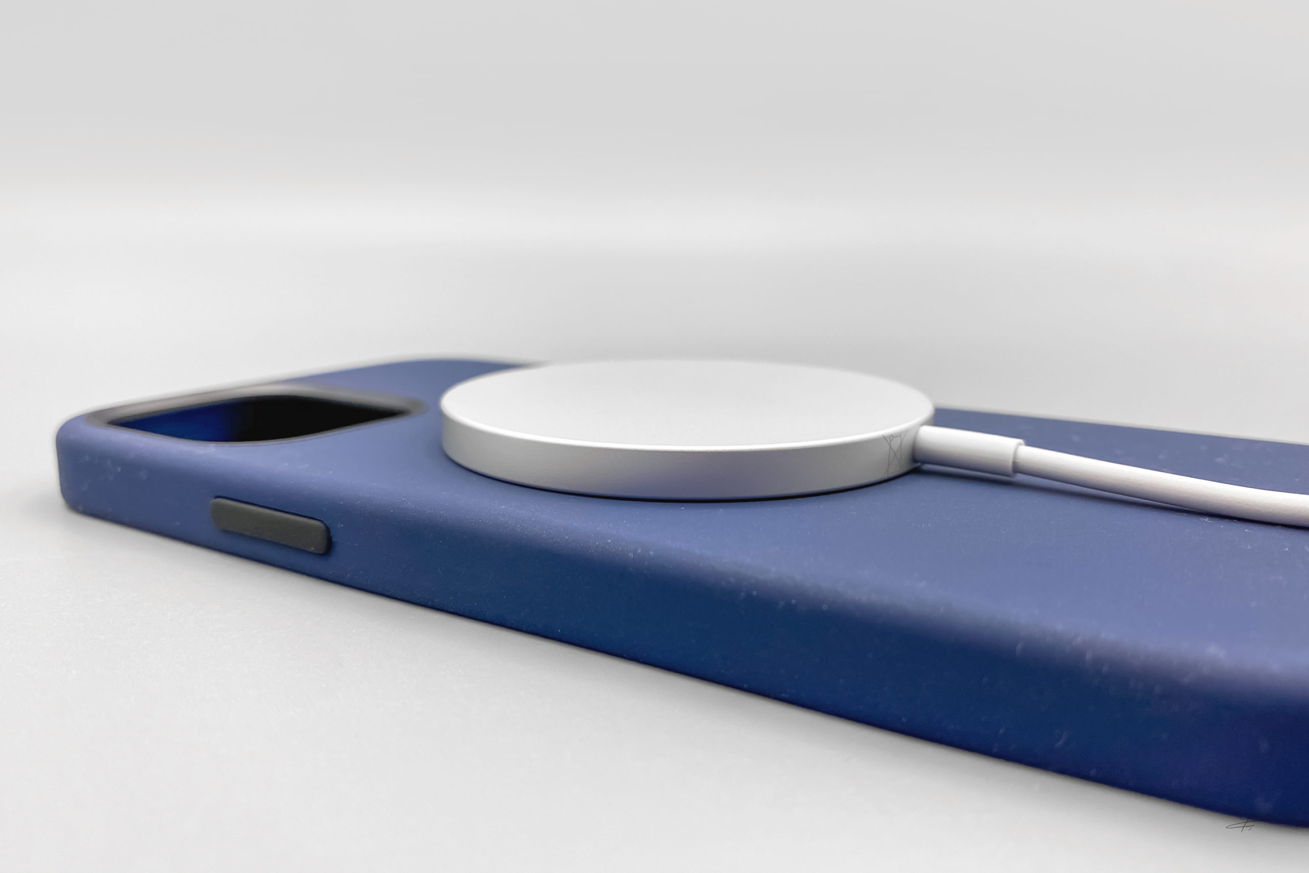 Funda con MagSafe para el iPhone 12 y el adaptador de carga inalámbrica