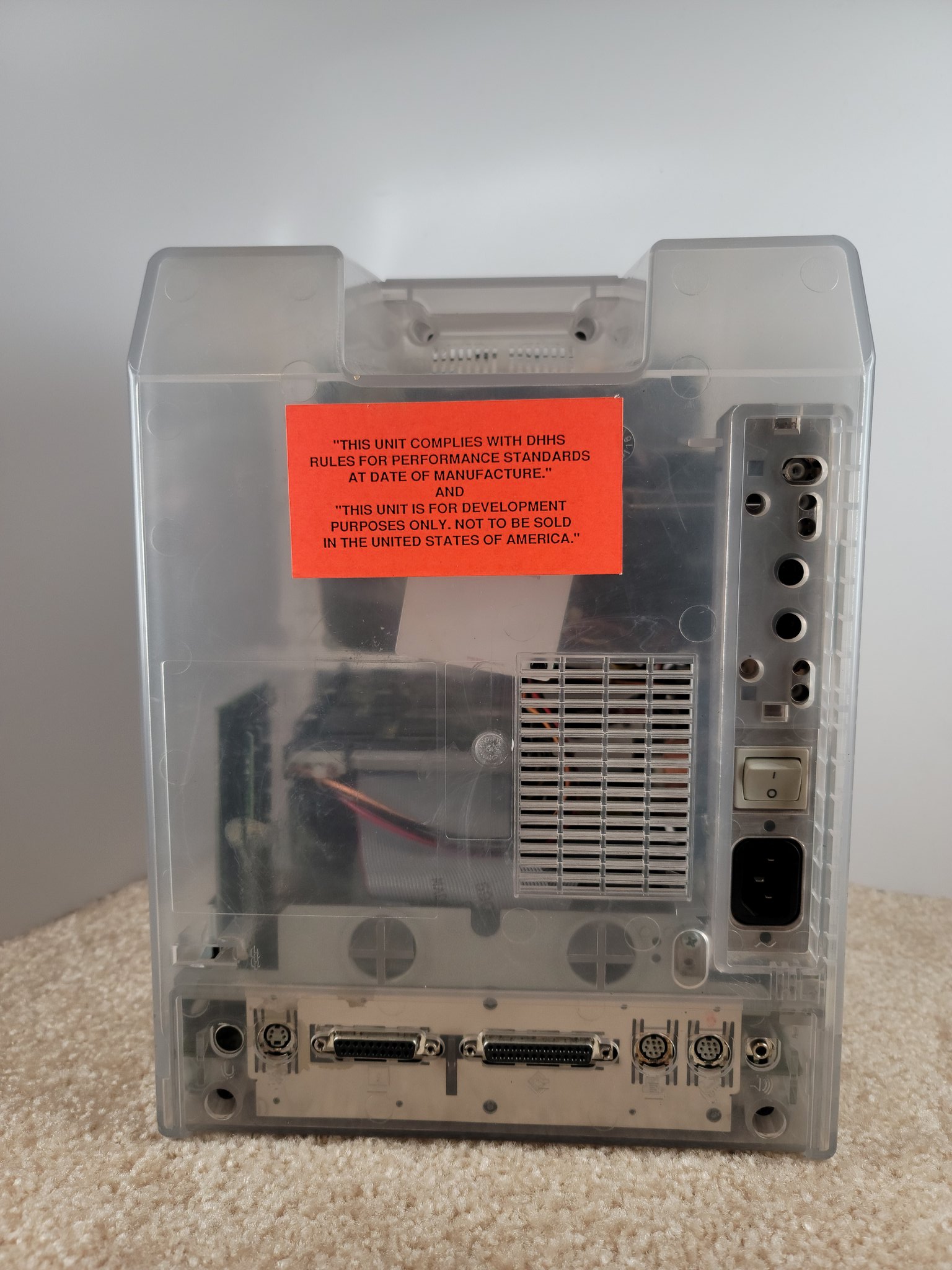 Prototipo de Macintosh original con carcasa transparente