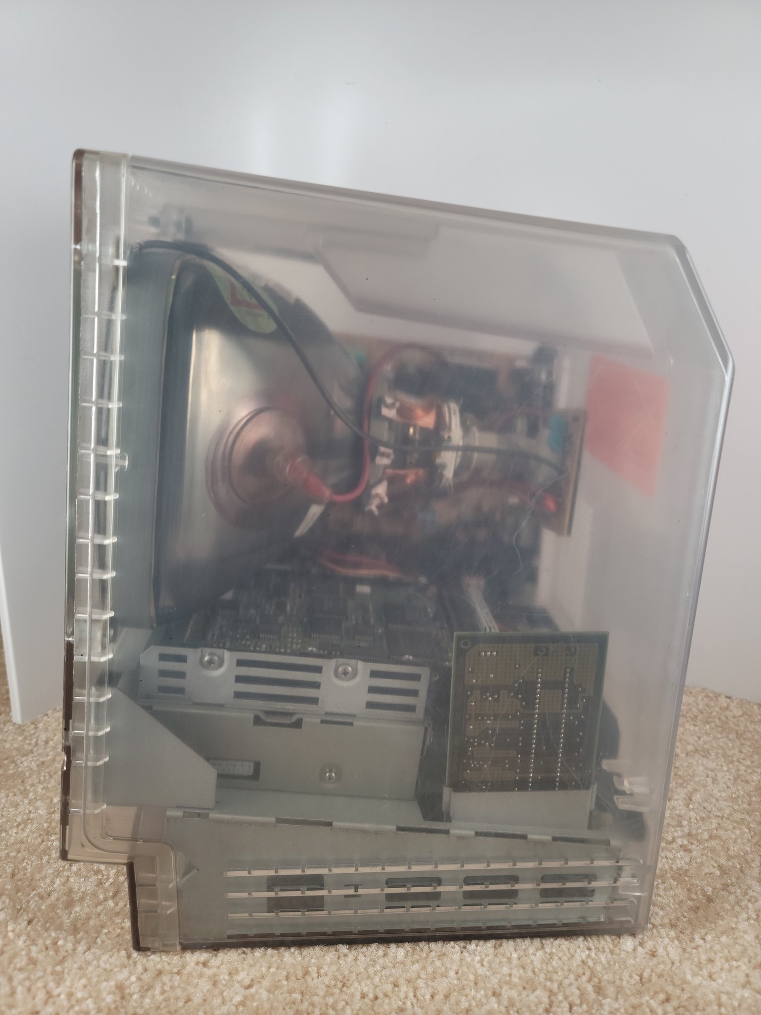 Prototipo de Macintosh original con carcasa transparente