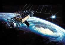 Satélite de comunicaciones en la órbita terrestre (representación, imagen no real)