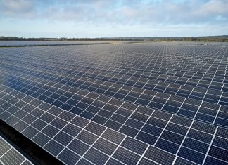Paneles solares que alimentan el centro de datos que Apple tiene en Viborg, Países Bajos