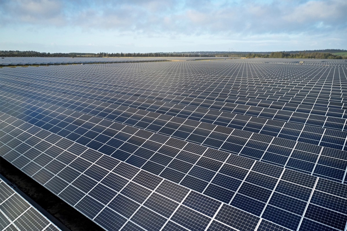 Paneles solares que alimentan el centro de datos que Apple tiene en Viborg, Países Bajos