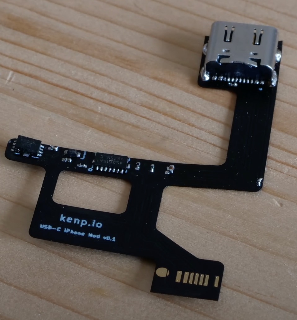 Cable flexible para añadir un conector USB-C a un iPhone X