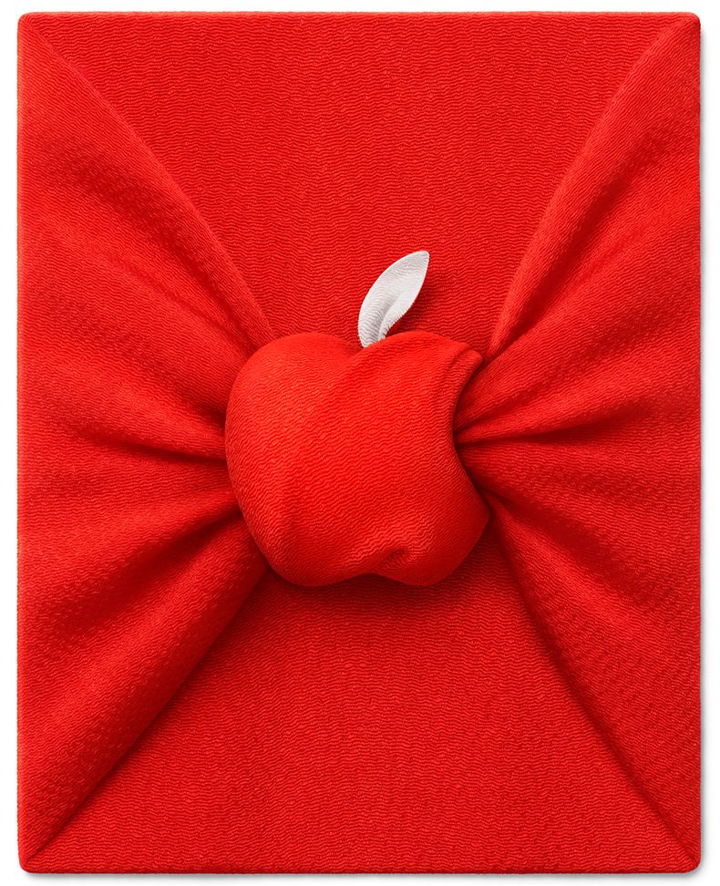 Logo de Apple envuelto en rojo en un furoshiki japonés