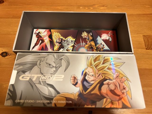 Merchandising de Dragon Ball entregado con el smartphone oficial de la serie