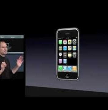Steve Jobs y el iPhone en la presentación de la App Store