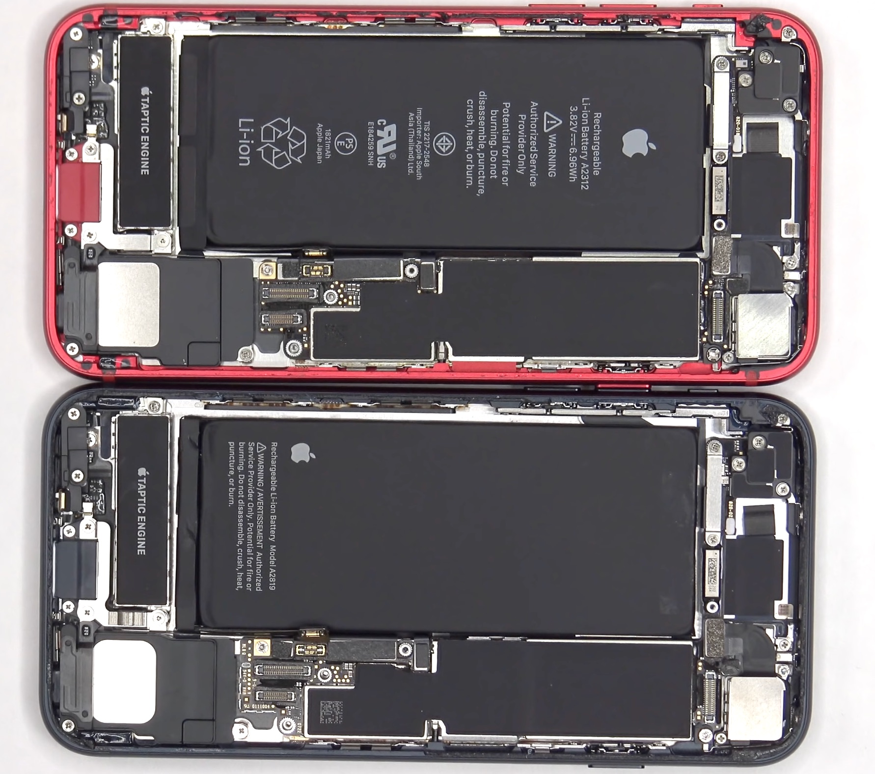 iPhone SE 2 (arriba en rojo) y SE 3 (abajo en negro)