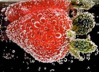 Strawberry in Soda de Ashley Lee