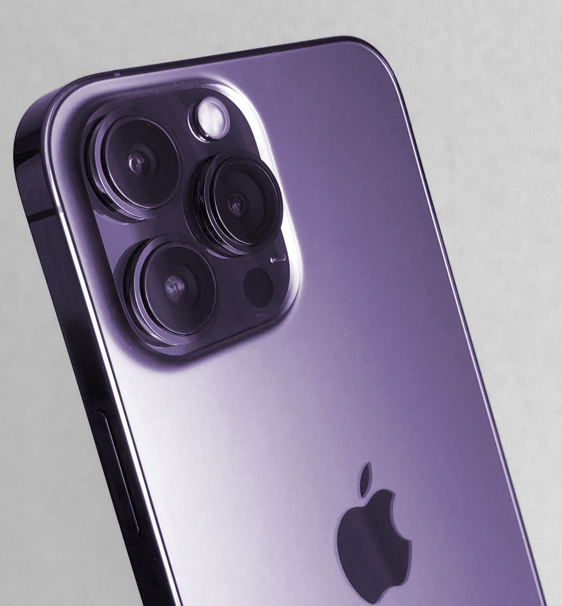 iPhone 14 Pro de color lila