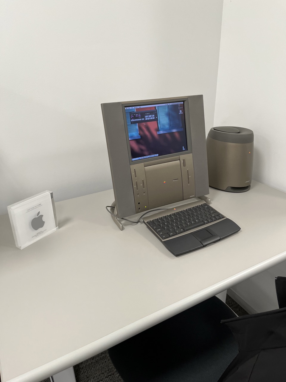 Twentieth Anniversary Macintosh, TAM para los amigos, expuesto en el Developer Center del Apple Park