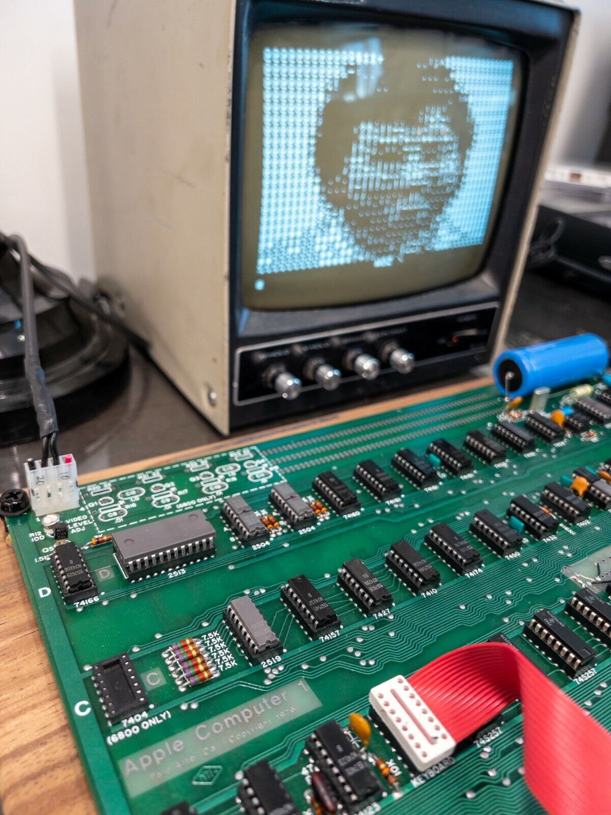 Apple I con la cara de Wozniak en Ascii Art