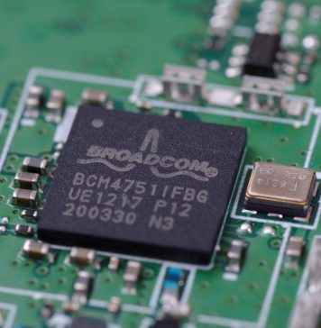 Chip de Broadcom encargado de recibir señal GPS