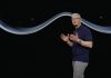 Tim Cook presentando las Vision Pro