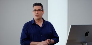 Vision Pro con adaptador USB-C conectado