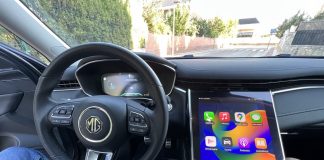Al volante de un coche eléctrico, el MG Marvel R